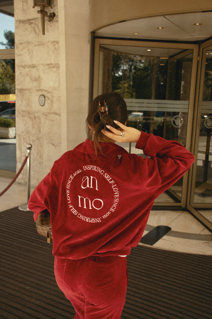Iconic cherry red set